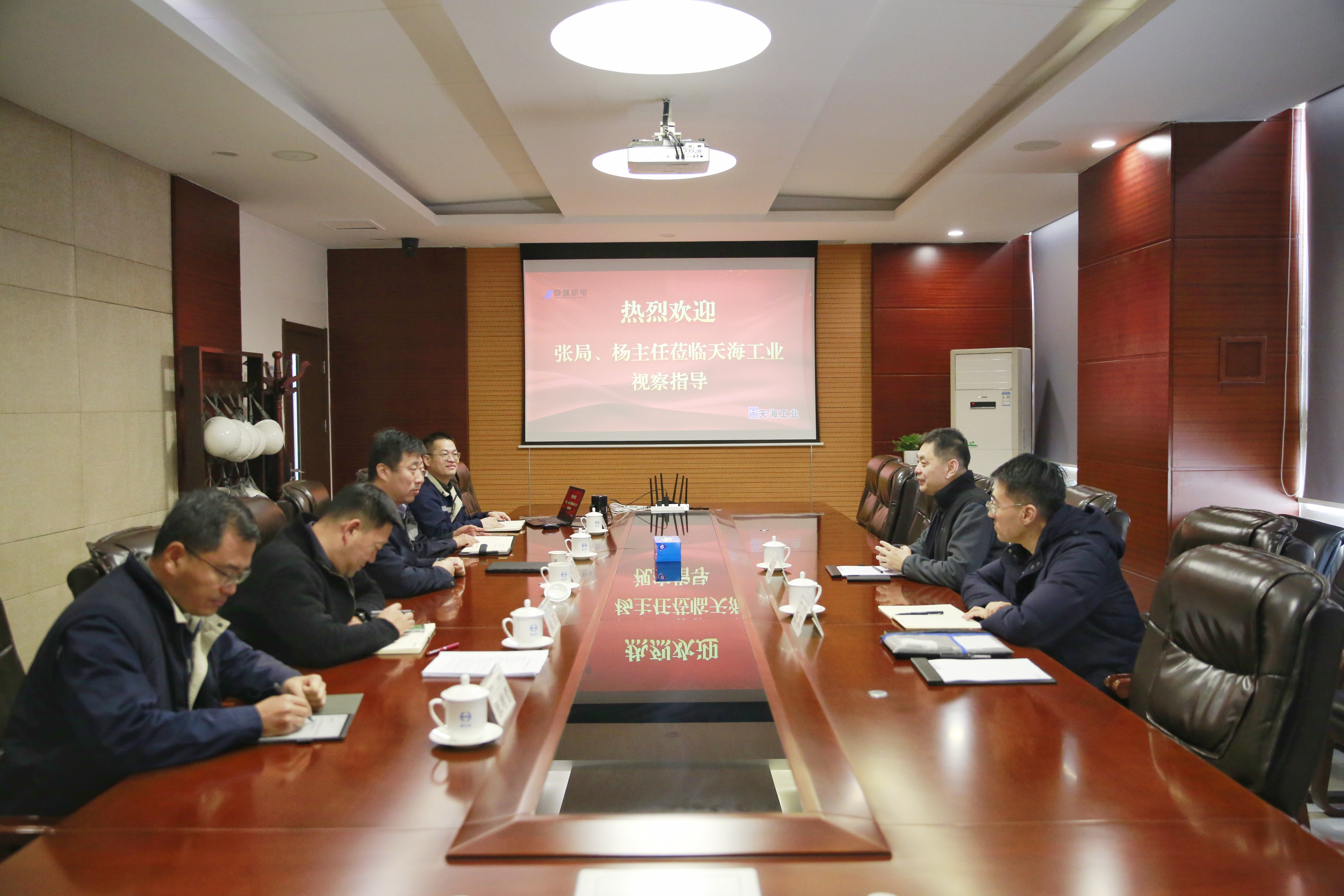 01 座谈会.jpg